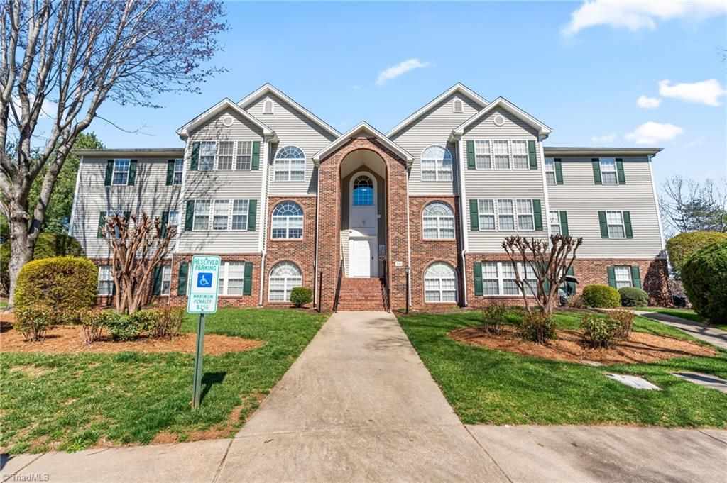 722 Scholastic Court, Winston-salem, NC 27106