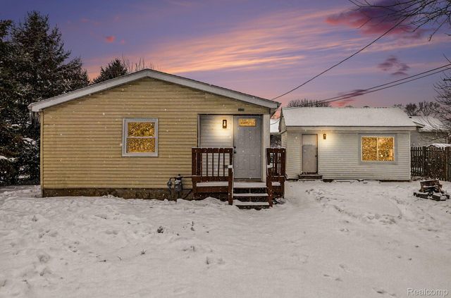 15439 Edgeworth Street, Monroe Charter Township, MI 48161