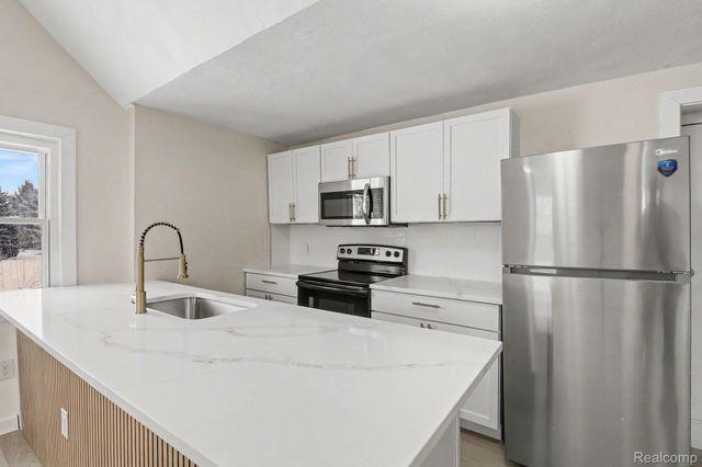 15439 Edgeworth Street, Monroe Charter Township, MI 48161