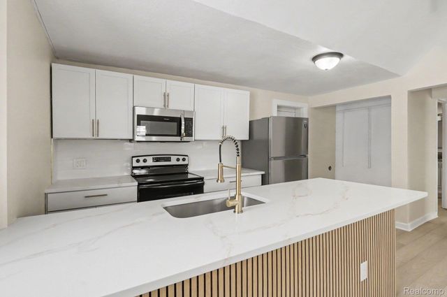 15439 Edgeworth Street, Monroe Charter Township, MI 48161