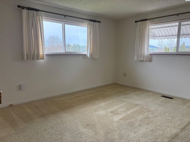 315 N Division St, Palouse, WA 99161