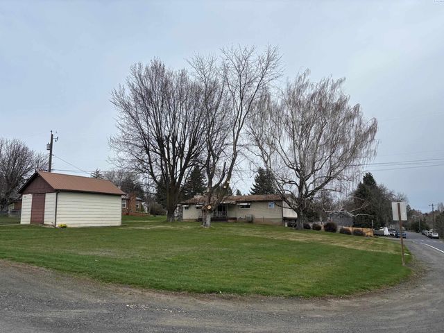 315 N Division St, Palouse, WA 99161