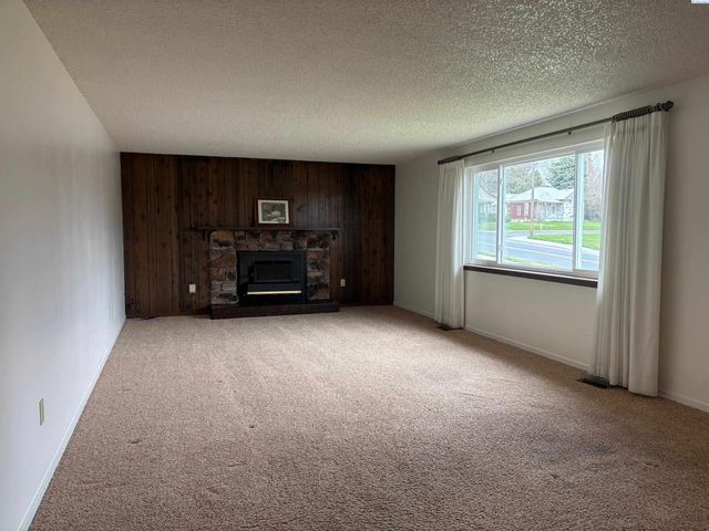 315 N Division St, Palouse, WA 99161