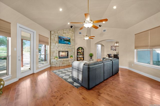 10319 Oak Forest, New Braunfels, TX 78132