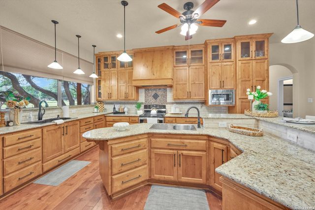 10319 Oak Forest, New Braunfels, TX 78132
