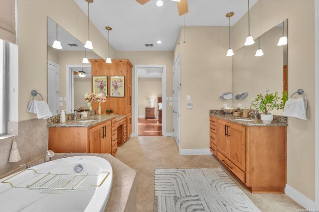 10319 Oak Forest, New Braunfels, TX 78132