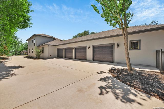10319 Oak Forest, New Braunfels, TX 78132