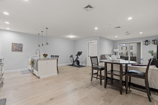 150 W Broadway 203, Boston, MA 02127