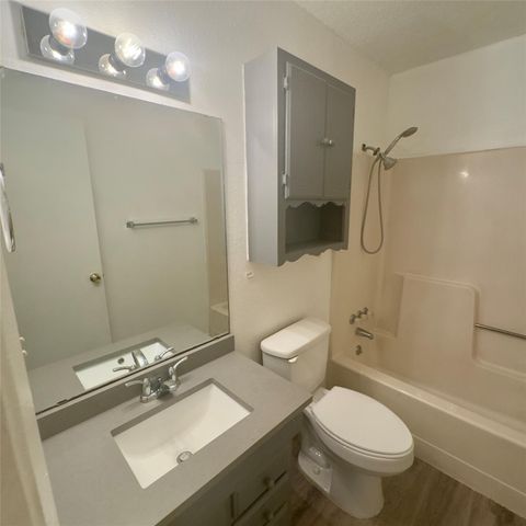 309 S Guadalupe ST C, Lockhart, TX 78644