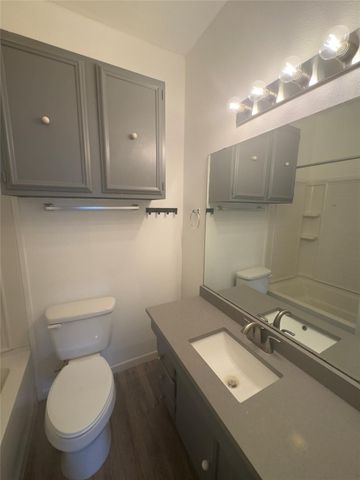 309 S Guadalupe ST C, Lockhart, TX 78644