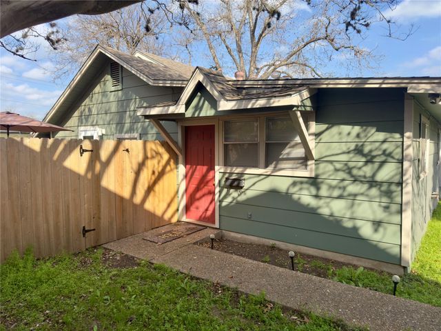 309 S Guadalupe ST C, Lockhart, TX 78644