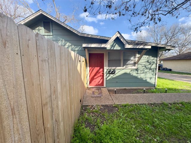 309 S Guadalupe ST C, Lockhart, TX 78644