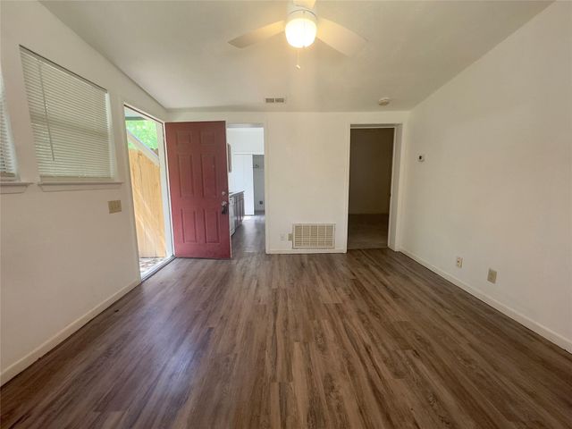 309 S Guadalupe ST C, Lockhart, TX 78644