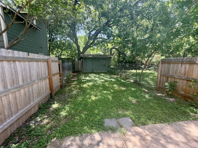 309 S Guadalupe ST C, Lockhart, TX 78644