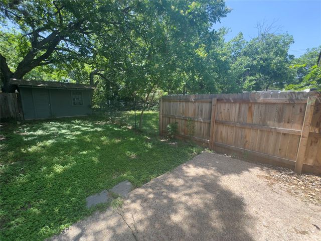 309 S Guadalupe ST C, Lockhart, TX 78644