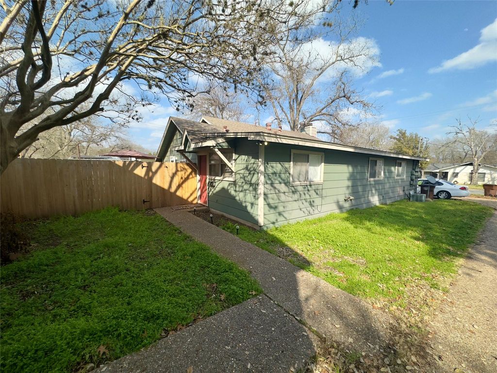 309 S Guadalupe ST C, Lockhart, TX 78644