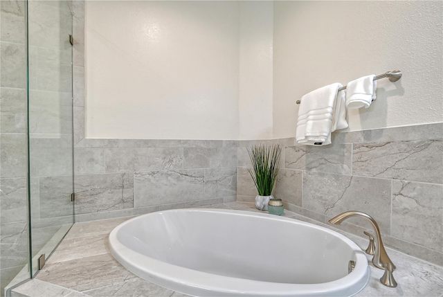 7930 34TH AVENUE W 102, Bradenton, FL 34209
