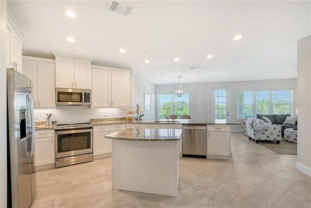 7930 34TH AVENUE W 102, Bradenton, FL 34209