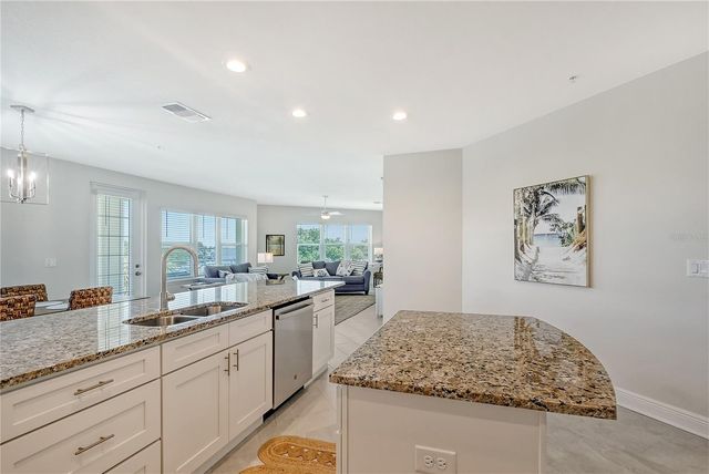7930 34TH AVENUE W 102, Bradenton, FL 34209