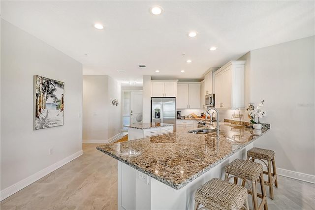 7930 34TH AVENUE W 102, Bradenton, FL 34209