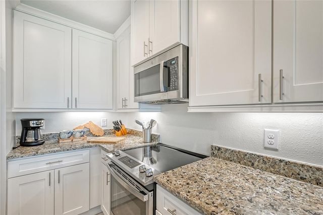 7930 34TH AVENUE W 102, Bradenton, FL 34209