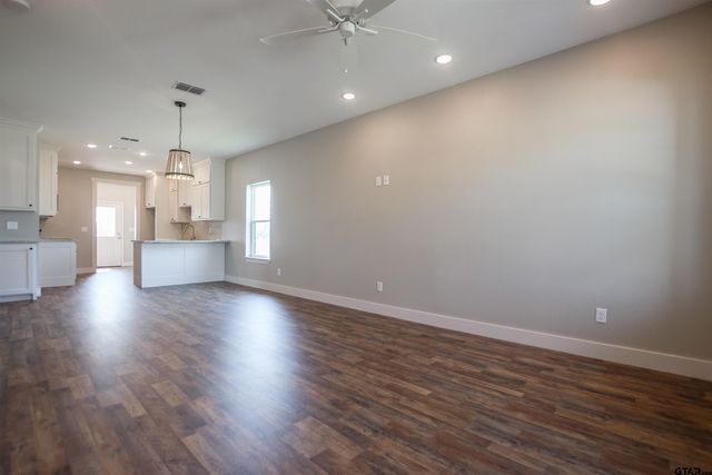 219 Nolan Farms Blvd, Winona, TX 75792