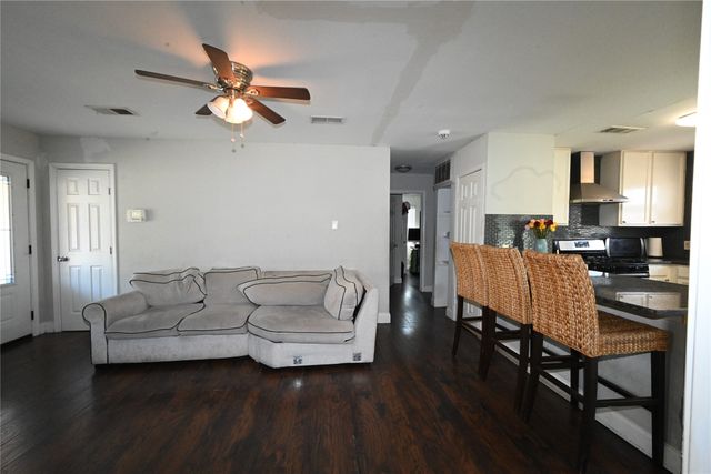 905 Bluebonnet Lane, Mesquite, TX 75149