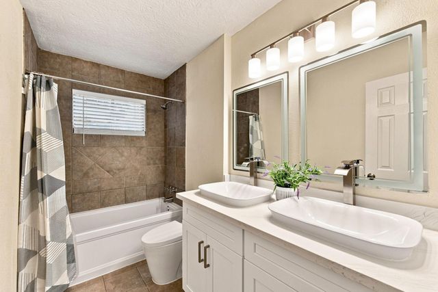 516 Saint Charles Street, League City, TX 77573