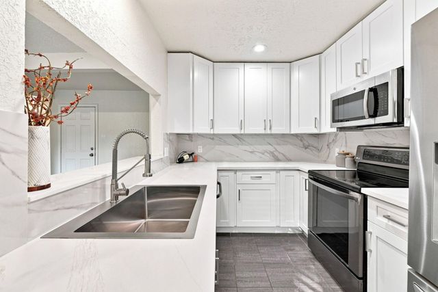 516 Saint Charles Street, League City, TX 77573