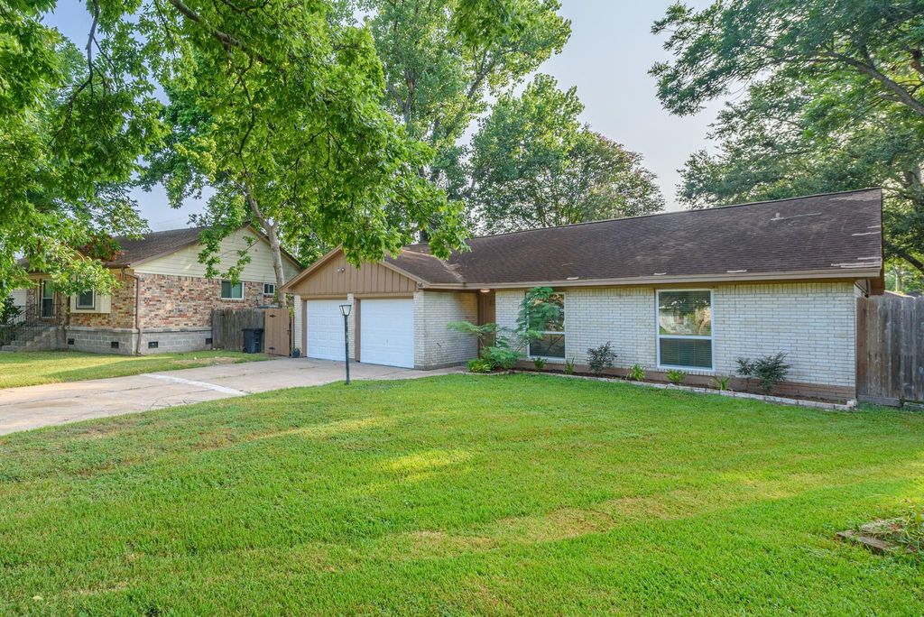 516 Saint Charles Street, League City, TX 77573