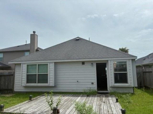 5211 Lagoon Court, Bacliff, TX 77518