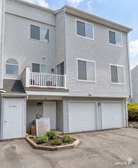121 Staffordshire Common Drive 121, Wallingford, CT 06492