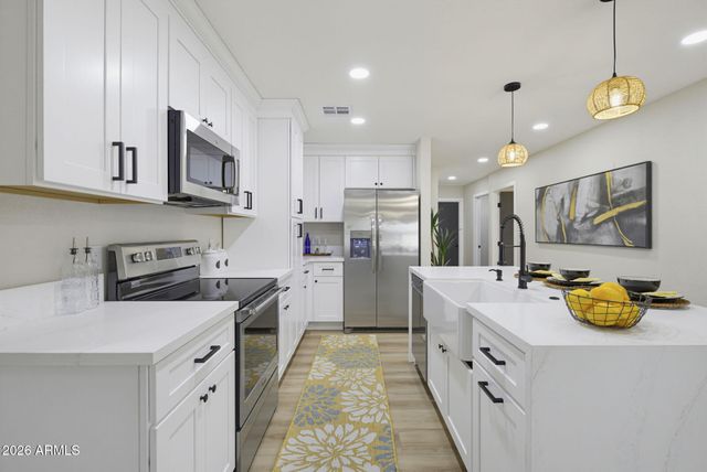 25408 S KANSAS Avenue, Sun Lakes, AZ 85248