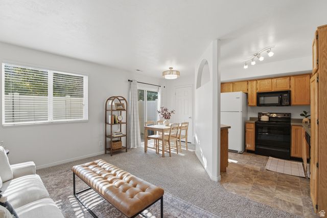 6983 S UFIZZI CT, West Jordan, UT 84084