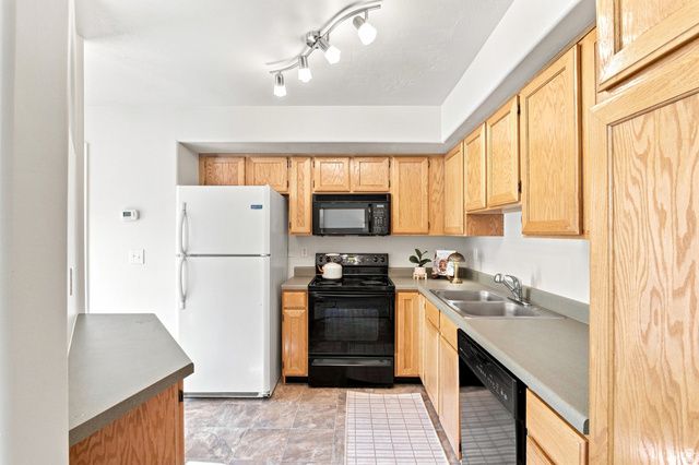 6983 S UFIZZI CT, West Jordan, UT 84084