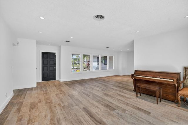 100 SW 8th Avenue, Boca Raton, FL 33486