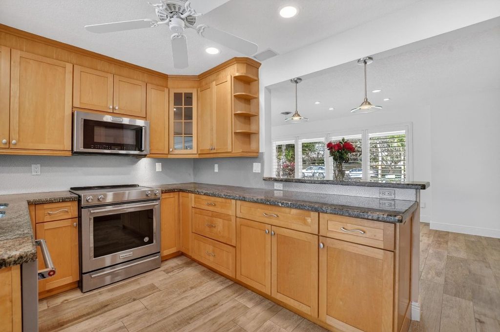 Image 12 of property listing at 100 SW 8th Avenue, Boca Raton, FL 33486