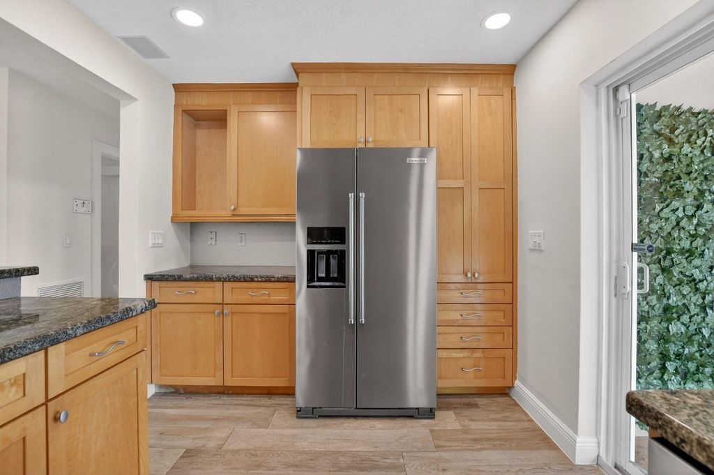 Image 13 of property listing at 100 SW 8th Avenue, Boca Raton, FL 33486