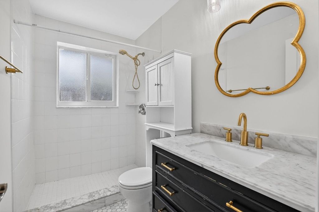 Image 23 of property listing at 100 SW 8th Avenue, Boca Raton, FL 33486