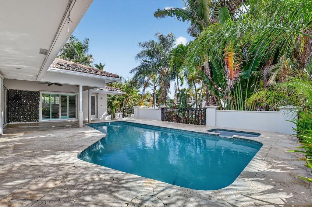 Image 26 of property listing at 100 SW 8th Avenue, Boca Raton, FL 33486