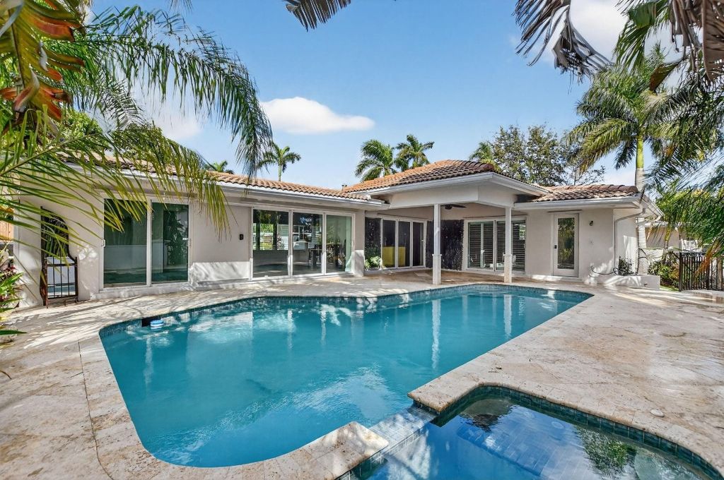 Image 27 of property listing at 100 SW 8th Avenue, Boca Raton, FL 33486