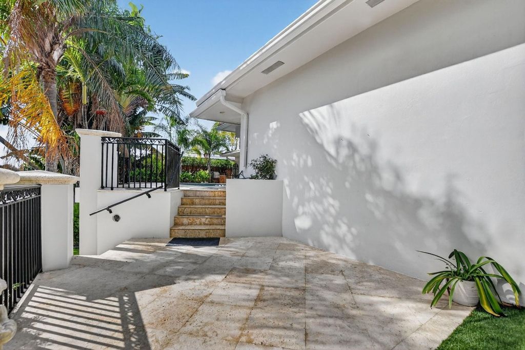 Image 28 of property listing at 100 SW 8th Avenue, Boca Raton, FL 33486