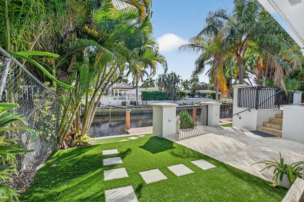 Image 30 of property listing at 100 SW 8th Avenue, Boca Raton, FL 33486