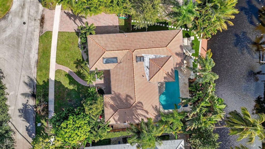Image 37 of property listing at 100 SW 8th Avenue, Boca Raton, FL 33486