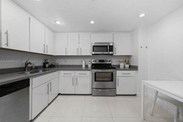 9801 Collins Ave 20V, Bal Harbour, FL 33154