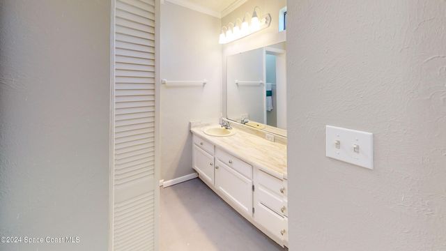 216 Country Club Drive, Melbourne, FL 32940