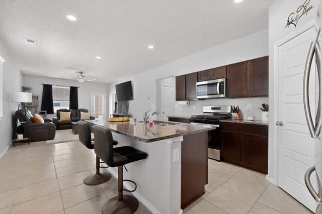 10650 Valedon Lane SW, Albuquerque, NM 87121