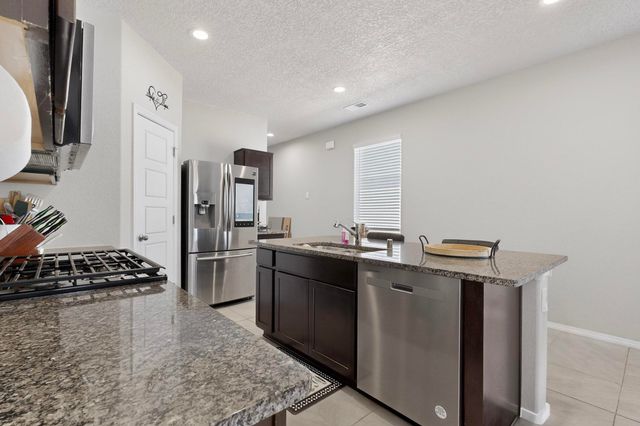 10650 Valedon Lane SW, Albuquerque, NM 87121