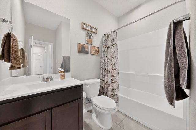 10650 Valedon Lane SW, Albuquerque, NM 87121