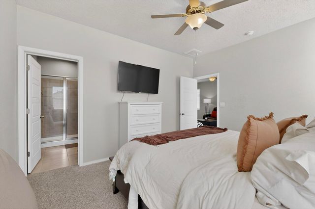 10650 Valedon Lane SW, Albuquerque, NM 87121